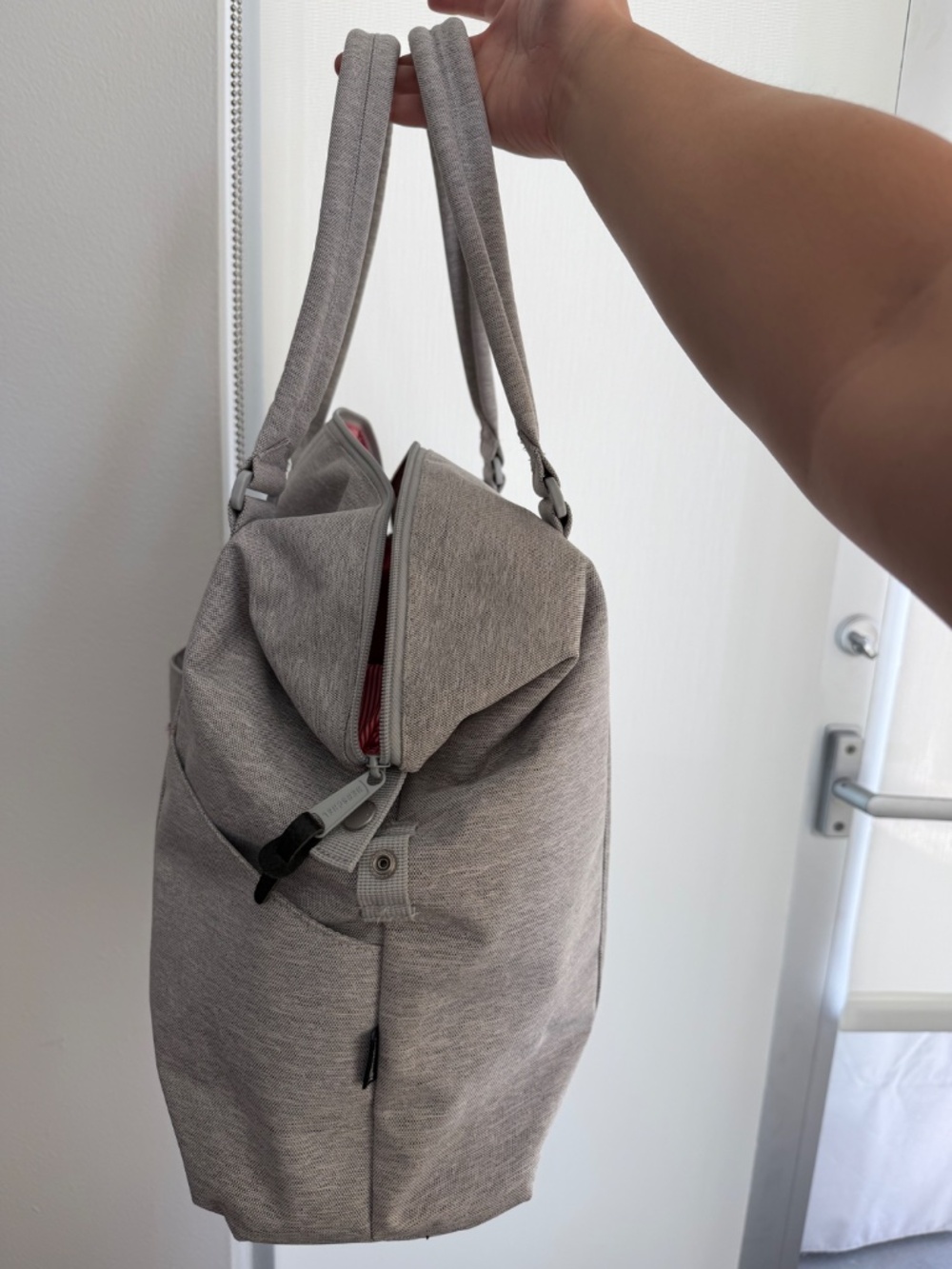 NWOT Light Gray Herschel Handcarry/Duffle Bag - Picture 5 of 8